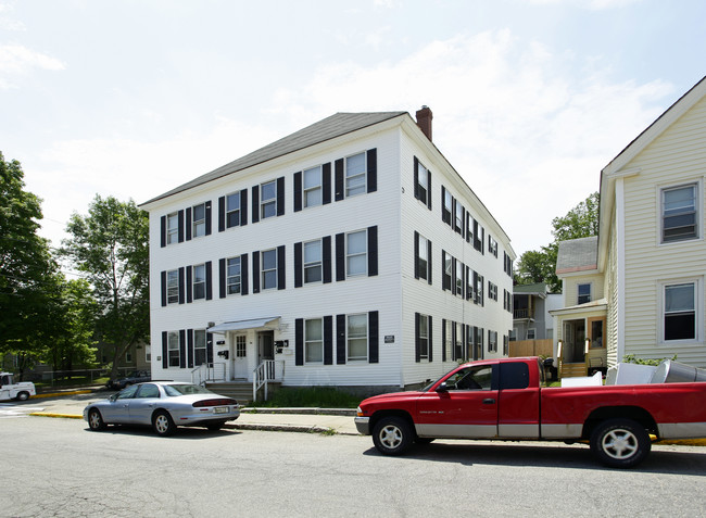 70 Bacon St in Biddeford, ME - Foto de edificio - Building Photo