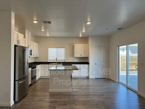8923 Wolf Moon Dr in Reno, NV - Building Photo - Building Photo