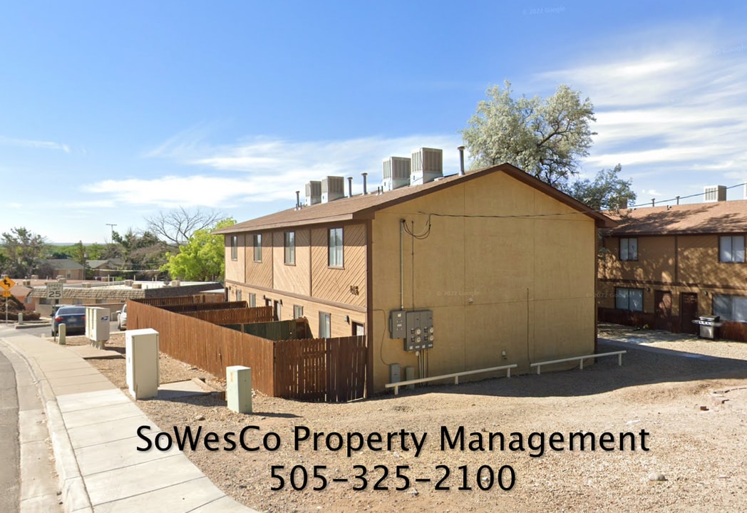 824 Vine Ave in Farmington, NM - Building Photo