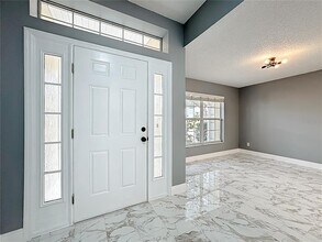 697 Winding Lake Dr in Clermont, FL - Foto de edificio - Building Photo