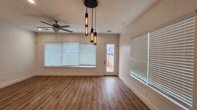 126 Amundsen St in Houston, TX - Building Photo - Building Photo