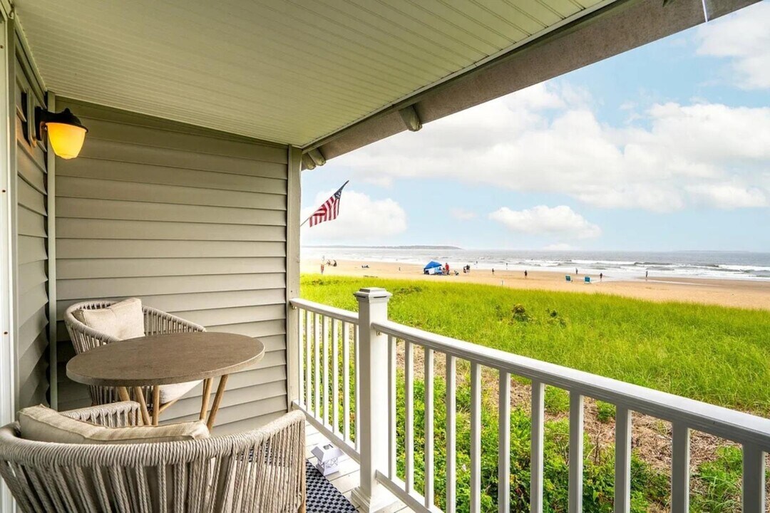 105 E Grand Ave in Old Orchard Beach, ME - Building Photo