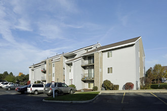 Bay Pointe Apartments in Holland, MI - Building Photo - Building Photo