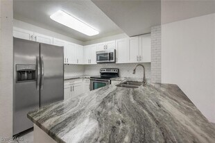 8244 Key Royal Cir in Naples, FL - Building Photo