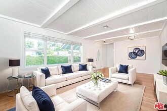 5353 Don Pio Dr in Los Angeles, CA - Building Photo - Building Photo
