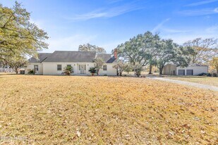 1401 E Bayou Pkwy in Lafayette, LA - Building Photo