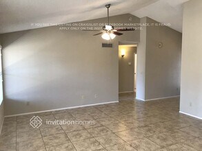 8833 W Windsor Ave in Phoenix, AZ - Foto de edificio - Building Photo