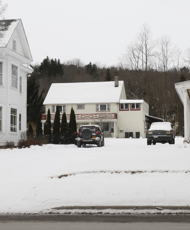 92 Chestnut St in Cooperstown, NY - Building Photo - Building Photo