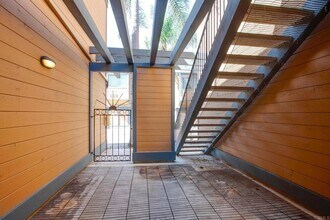 801 Kalpati Cir in Carlsbad, CA - Foto de edificio - Building Photo