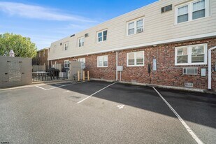 211 N Coolidge Ave in Margate City, NJ - Building Photo