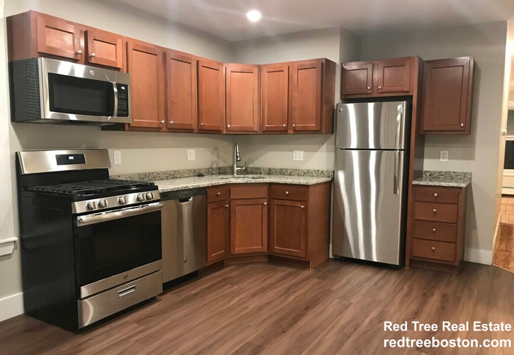 32 Elmer St, Unit 1 in Cambridge, MA - Building Photo