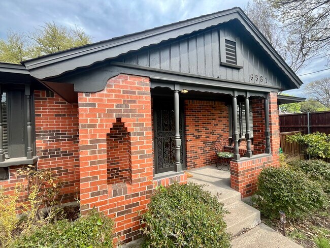 6581 Patrick Dr in Dallas, TX - Building Photo - Building Photo