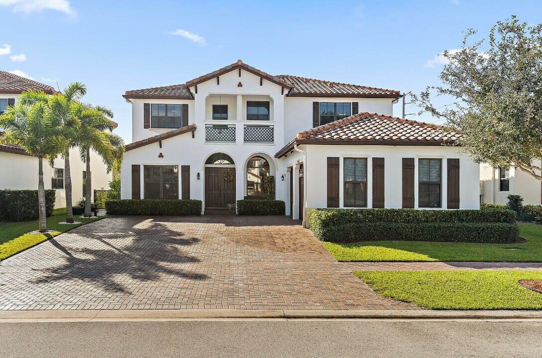 6484 Vireo Ct in Greenacres, FL - Building Photo