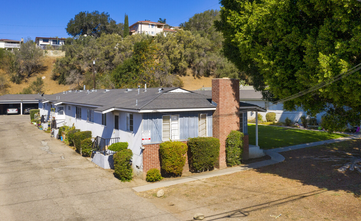 700 Ojai Rd in Santa Paula, CA - Building Photo