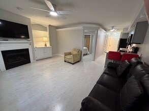 2730 Brownsboro Rd, Unit 140 in Louisville, KY - Building Photo - Building Photo