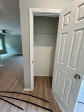 1060 S Mission Ave in Bolivar, MO - Building Photo - Building Photo