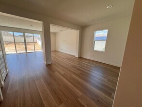 8015 Country Mile Ln in Riverside, CA - Building Photo - Building Photo