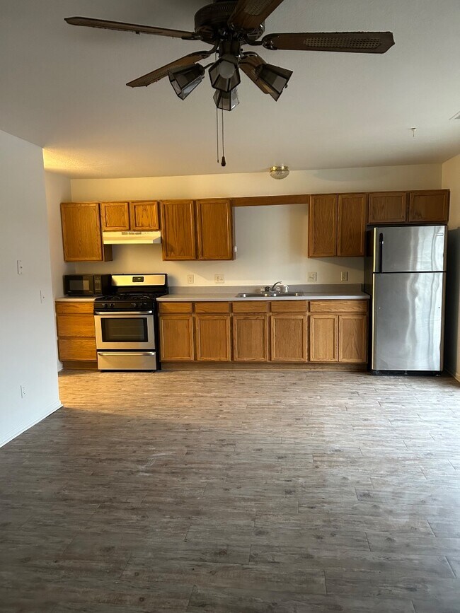 107 N 1st St in Panora, IA - Foto de edificio - Building Photo