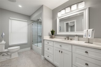 248 Bay Meadows Dr in Naples, FL - Building Photo - Building Photo
