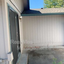 247 SW Rogue River Ave in Grants Pass, OR - Building Photo - Building Photo