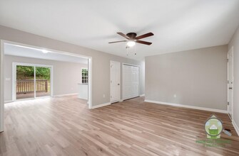1600 Winding Way in Taylors, SC - Building Photo - Building Photo