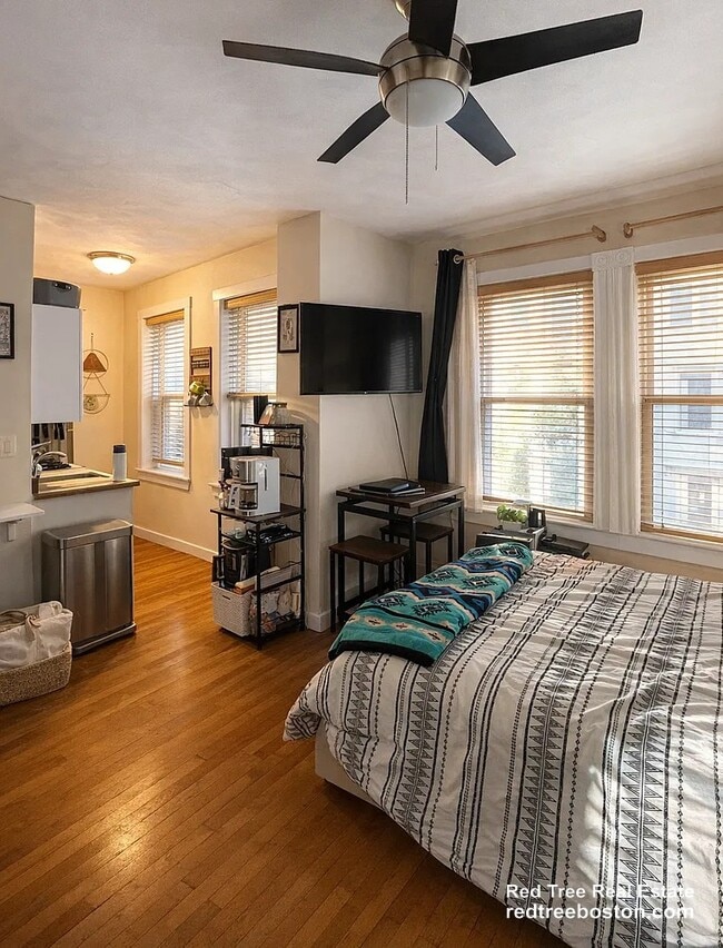 108 Myrtle St, Unit 7 in Boston, MA - Building Photo - Building Photo