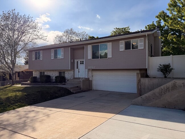 9062 Daybreak Dr in Sandy, UT - Building Photo - Building Photo