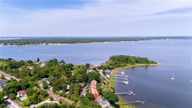 40 Oak Grove St in East Greenwich, RI - Building Photo - Building Photo