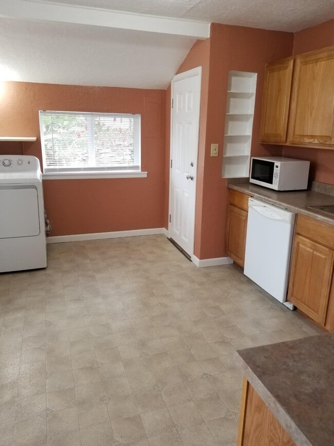 243 Sheridan Rd, Unit 243 Sheridan Rd in Bremerton, WA - Building Photo - Building Photo