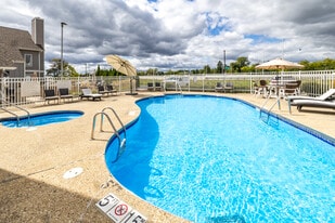 The Glen Luxury Townhomes in Glendale, WI - Building Photo