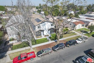 737 E 82nd St in Los Angeles, CA - Building Photo