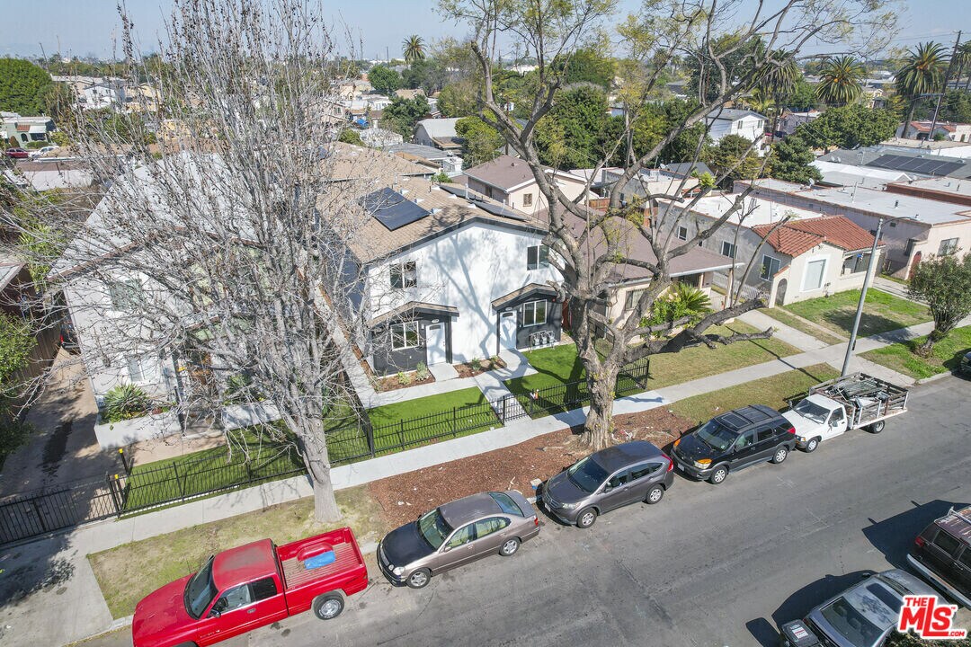 737 E 82nd St in Los Angeles, CA - Building Photo