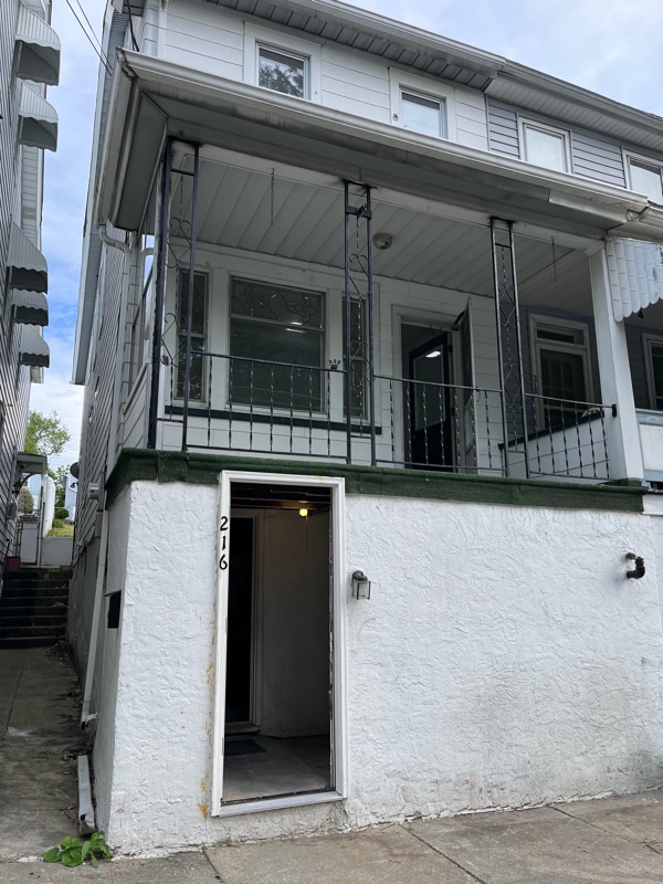 216 W Ridge St