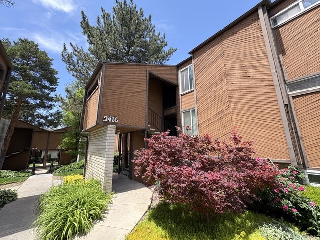 property at 2416 S Elizabeth St