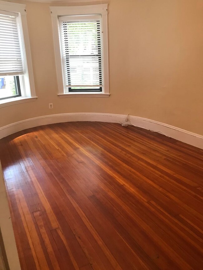 property at 23 Linden Pl