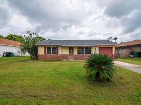 557 SW Duval Ave in Port St. Lucie, FL - Building Photo