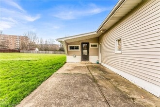 25121 Price Rd in Bedford Heights, OH - Building Photo - Building Photo