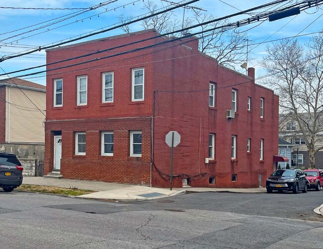 129-131 Scott Ave in Yonkers, NY - Building Photo - Building Photo