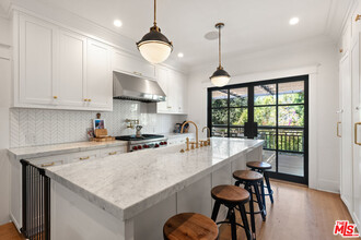 1421 Edgecliffe Dr in Los Angeles, CA - Building Photo - Building Photo