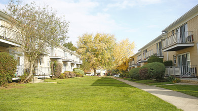 Continental Gardens in Ocean Township, NJ - Building Photo - Building Photo