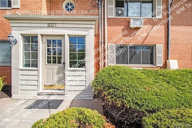 801 Plate St in Rochester, MI - Building Photo - Building Photo