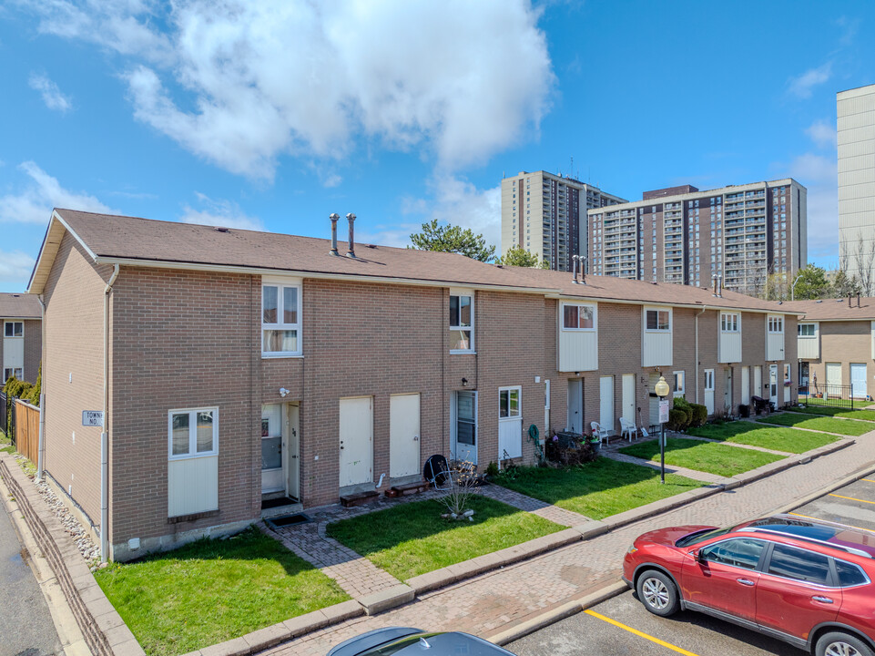38 Craigleigh Cres in Brampton, ON - Building Photo