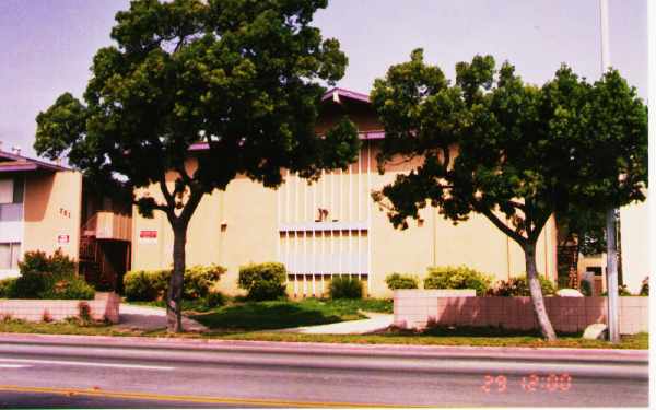 741 W Channel Islands Blvd in Oxnard, CA - Building Photo - Building Photo