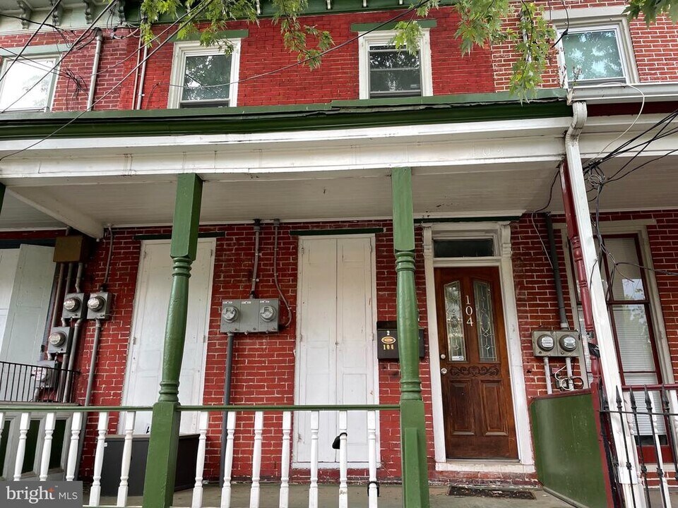 104 Linden St in Camden, NJ - Building Photo