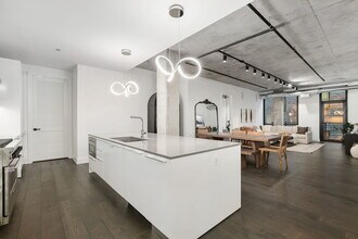 111 S Peoria St in Chicago, IL - Building Photo - Building Photo