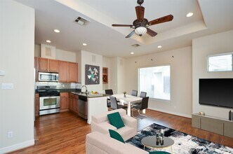 3834 Center St in Houston, TX - Building Photo - Building Photo