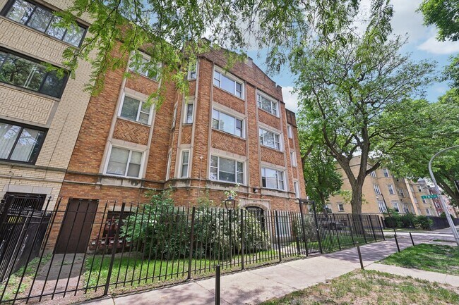 7757 S Essex Ave in Chicago, IL - Building Photo - Building Photo