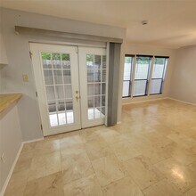 8020 Braesmain Dr in Houston, TX - Building Photo - Building Photo