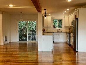 9003 Carkeek Dr S in Seattle, WA - Building Photo - Building Photo