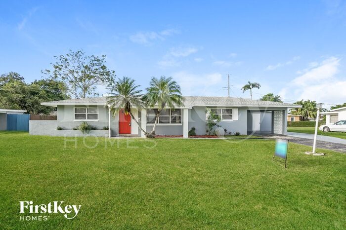 202 E Jasmine Rd in Lehigh Acres, FL - Building Photo